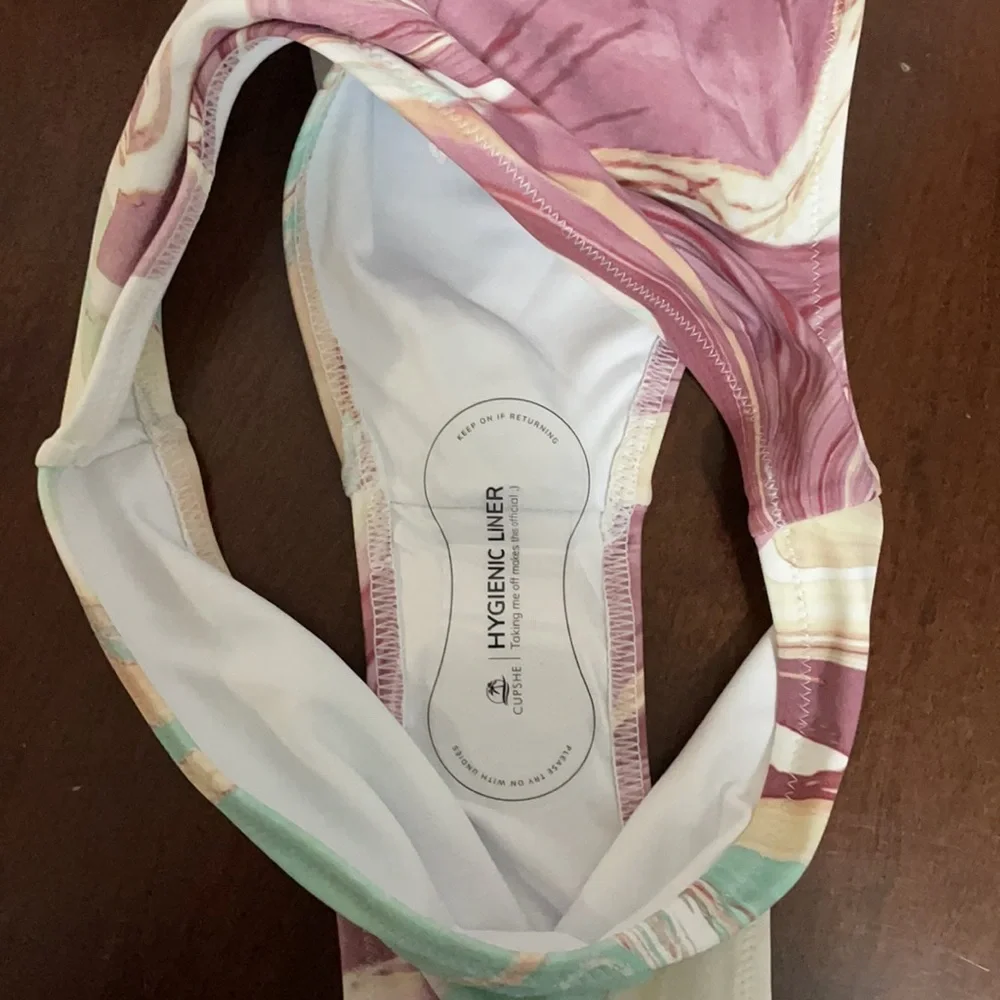 ๐ Cupshe Marble Bikini Bottom - Picture 8 of 17